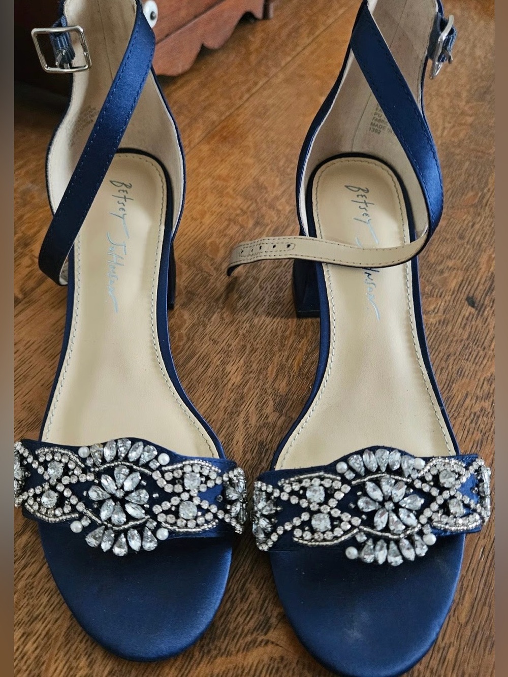 Betsey Johnson Navy Crystal Floral Strap Block Heel Sandals 7.5 jeweled